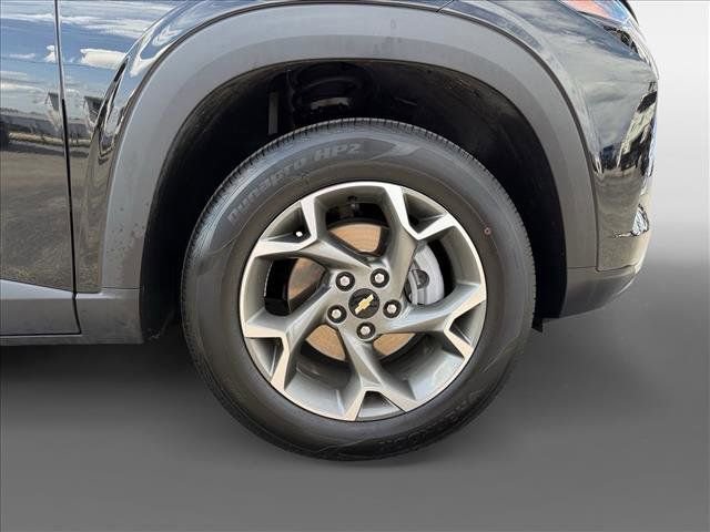 Used 2025 Chevrolet Trax LT image 10