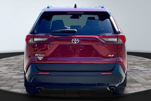 Used 2020 Toyota RAV4 XLE w/ Convenience Package FWD image 4