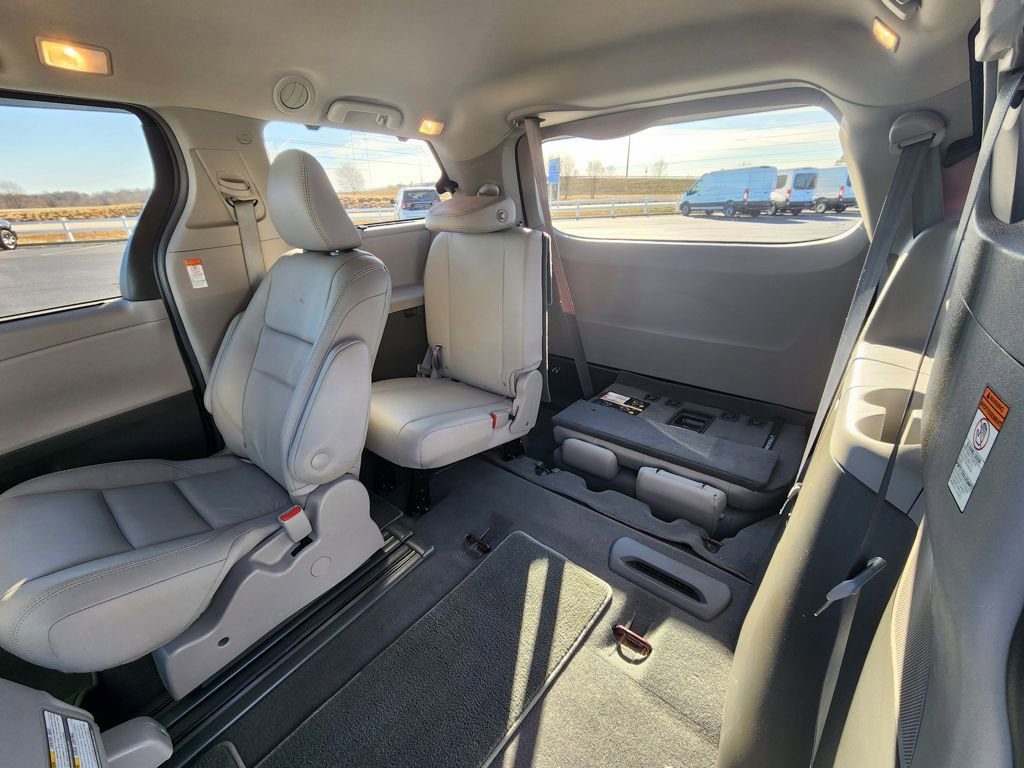 Used 2019 Toyota Sienna XLE image 13