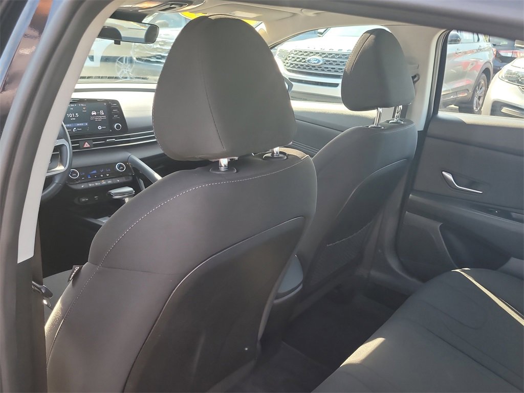 Used 2022 Hyundai Elantra SEL w/ Convenience + Premium Package image 9