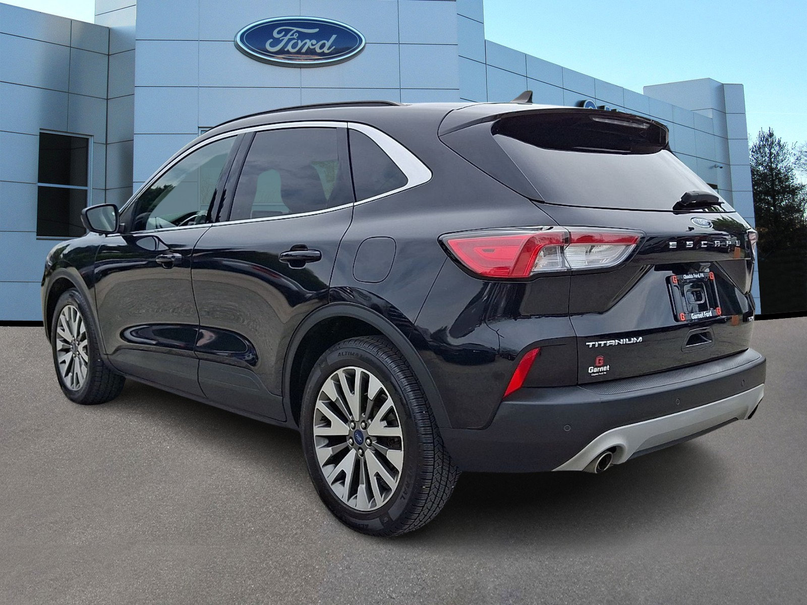 Certified 2022 Ford Escape Titanium AWD/4WD image 5