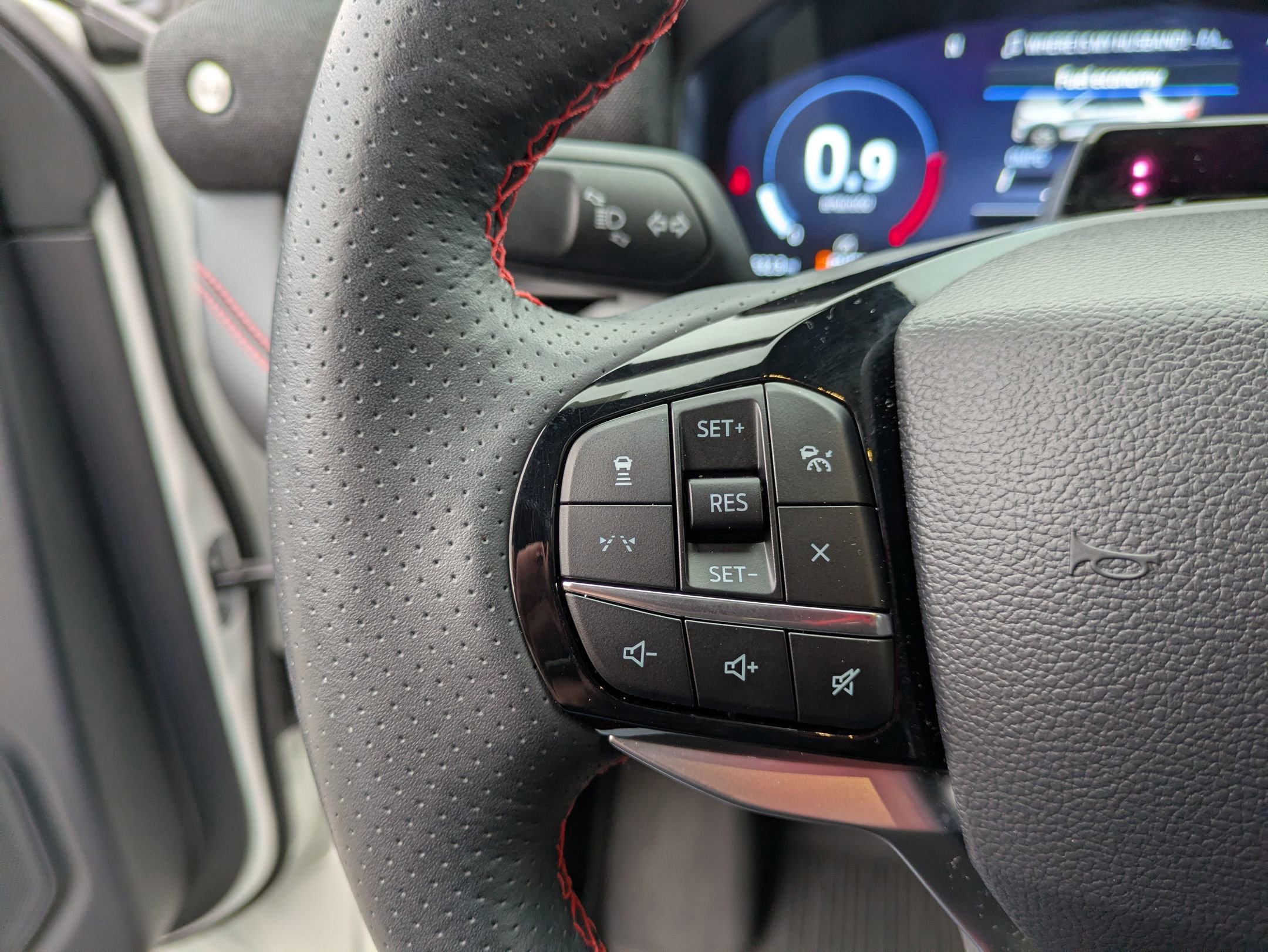 Certified 2025 Ford Explorer ST-Line w/ Premium Package image 19