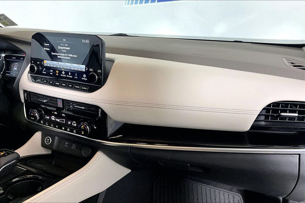 Used 2023 Nissan Rogue SL w/ SL Premium Package image 12