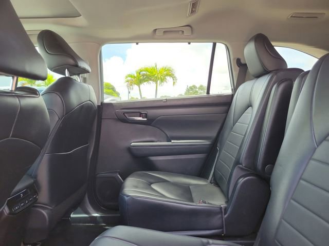 Used 2022 Toyota Highlander XLE FWD image 10