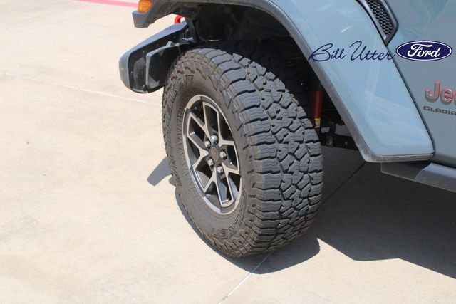 Used 2025 Jeep Gladiator Rubicon w/ Convenience Group AWD/4WD image 8
