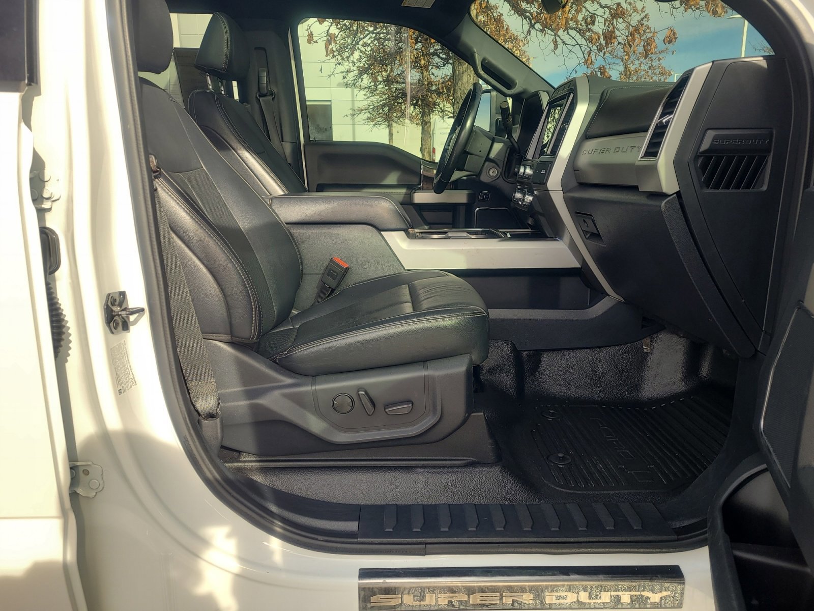 Certified 2022 Ford F350 Lariat image 19