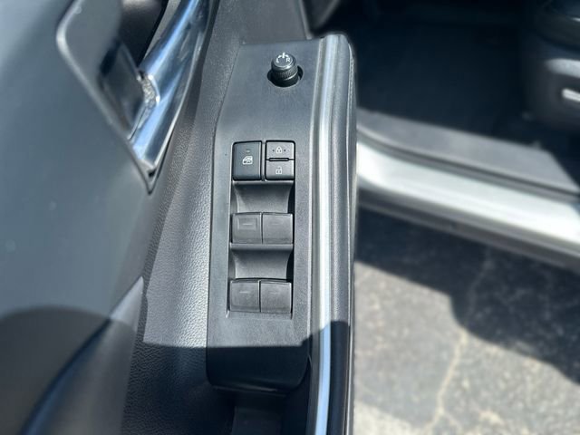 Used 2022 Toyota Highlander XLE FWD image 15