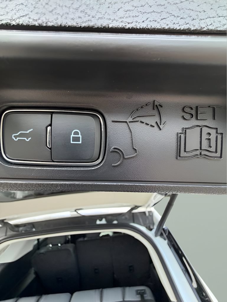 Certified 2025 Ford Explorer Active AWD/4WD image 17