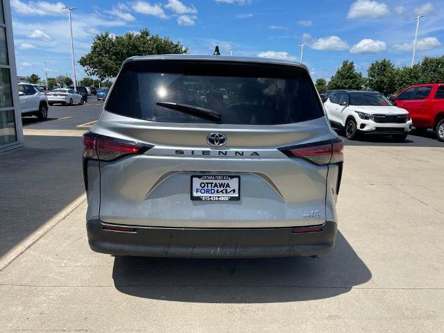 Used 2021 Toyota Sienna LE FWD image 6