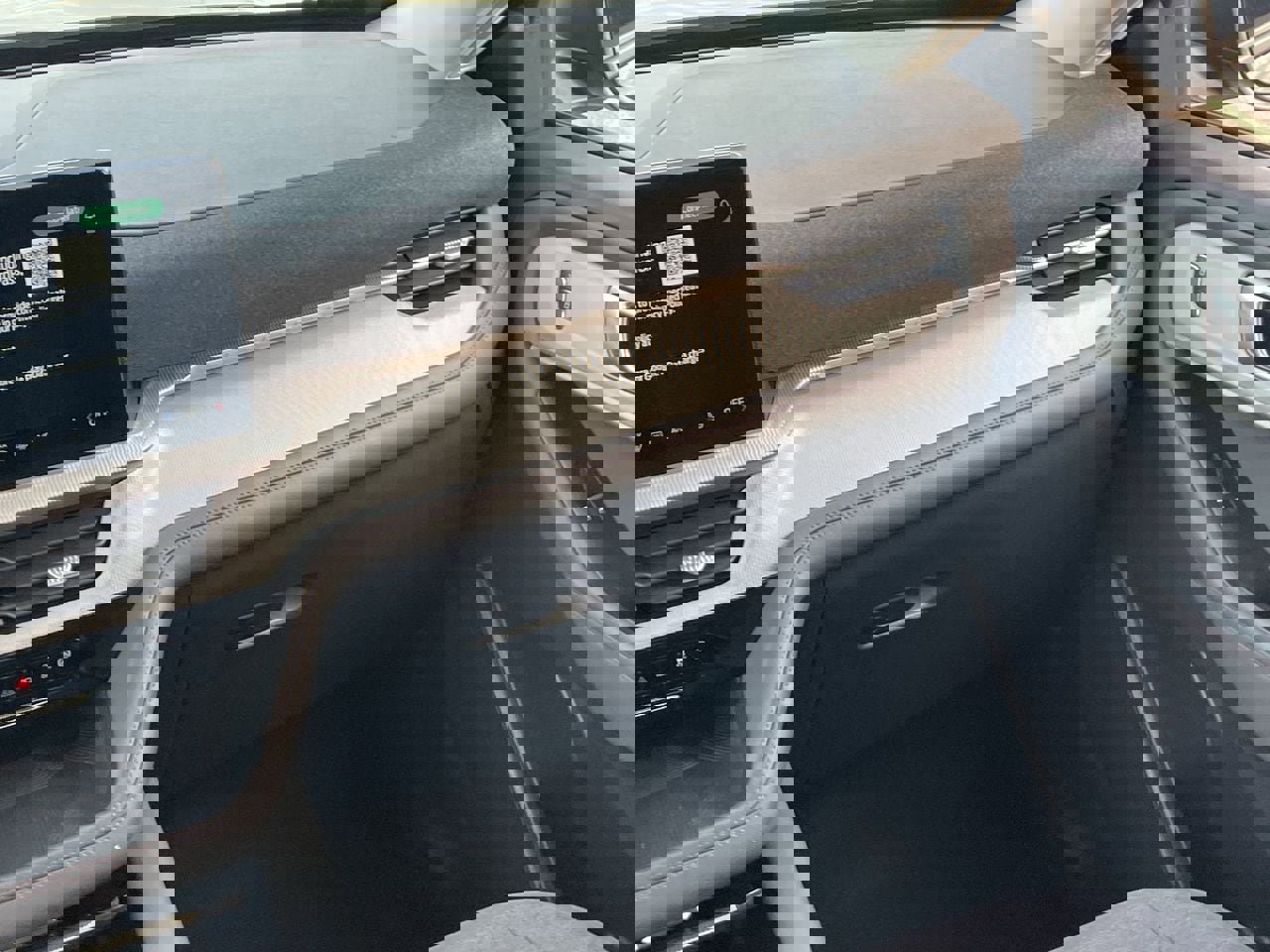 Certified 2025 Ford Explorer Active image 19