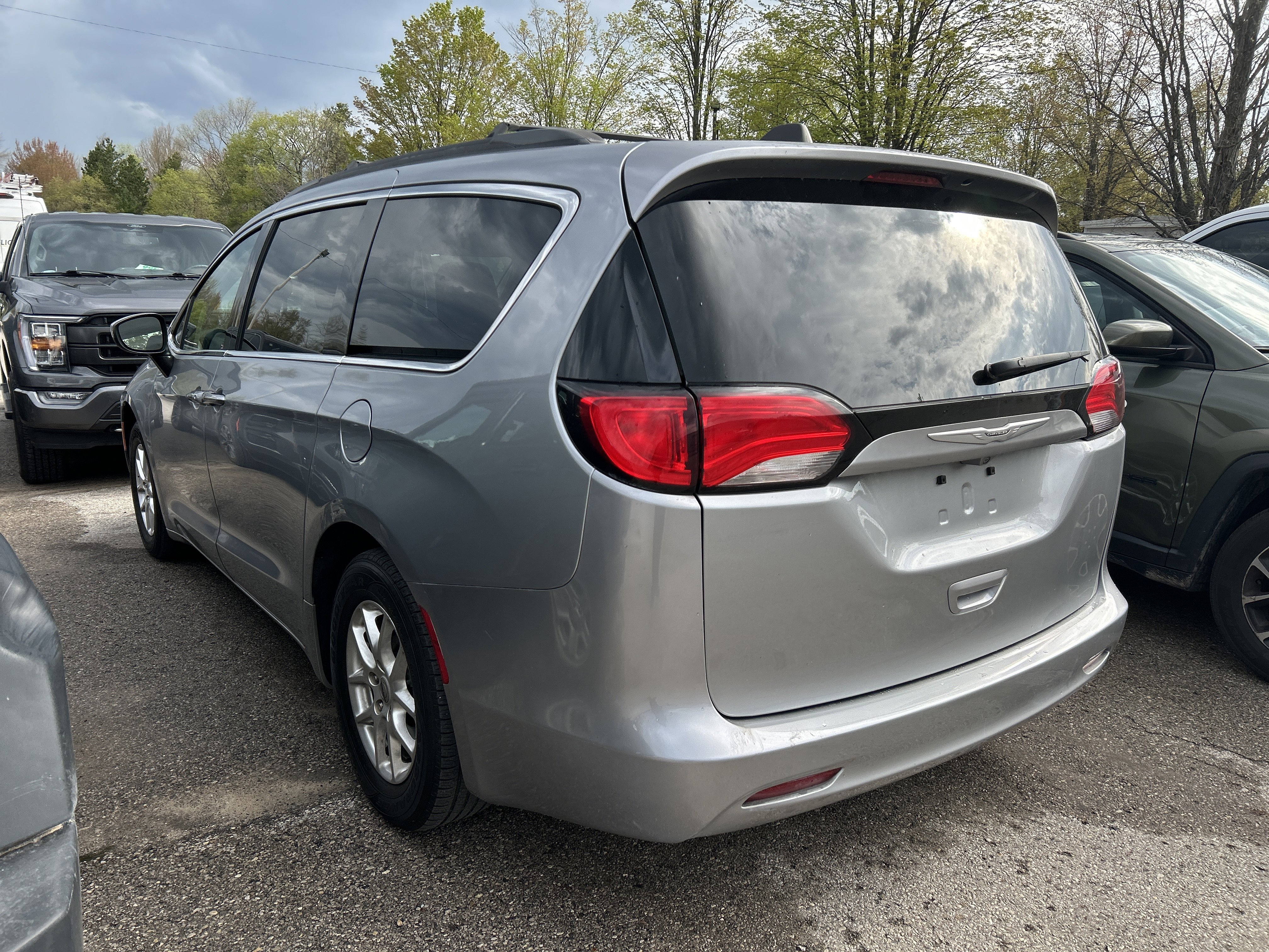 Used 2021 Chrysler Voyager Lxi FWD image 3
