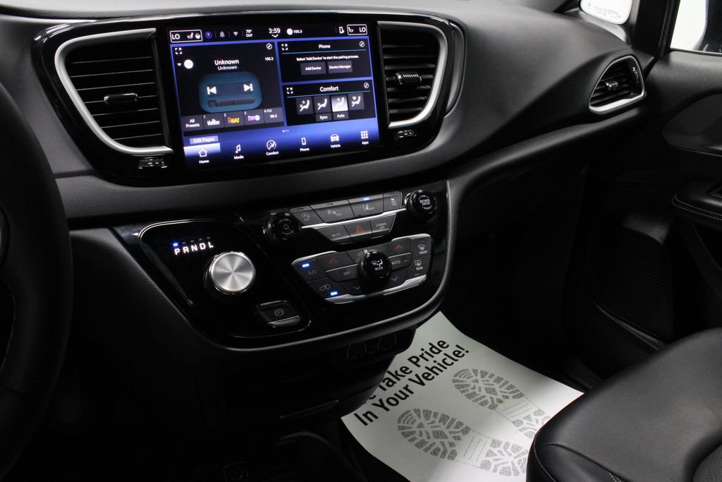 Used 2025 Chrysler Pacifica Select FWD image 30