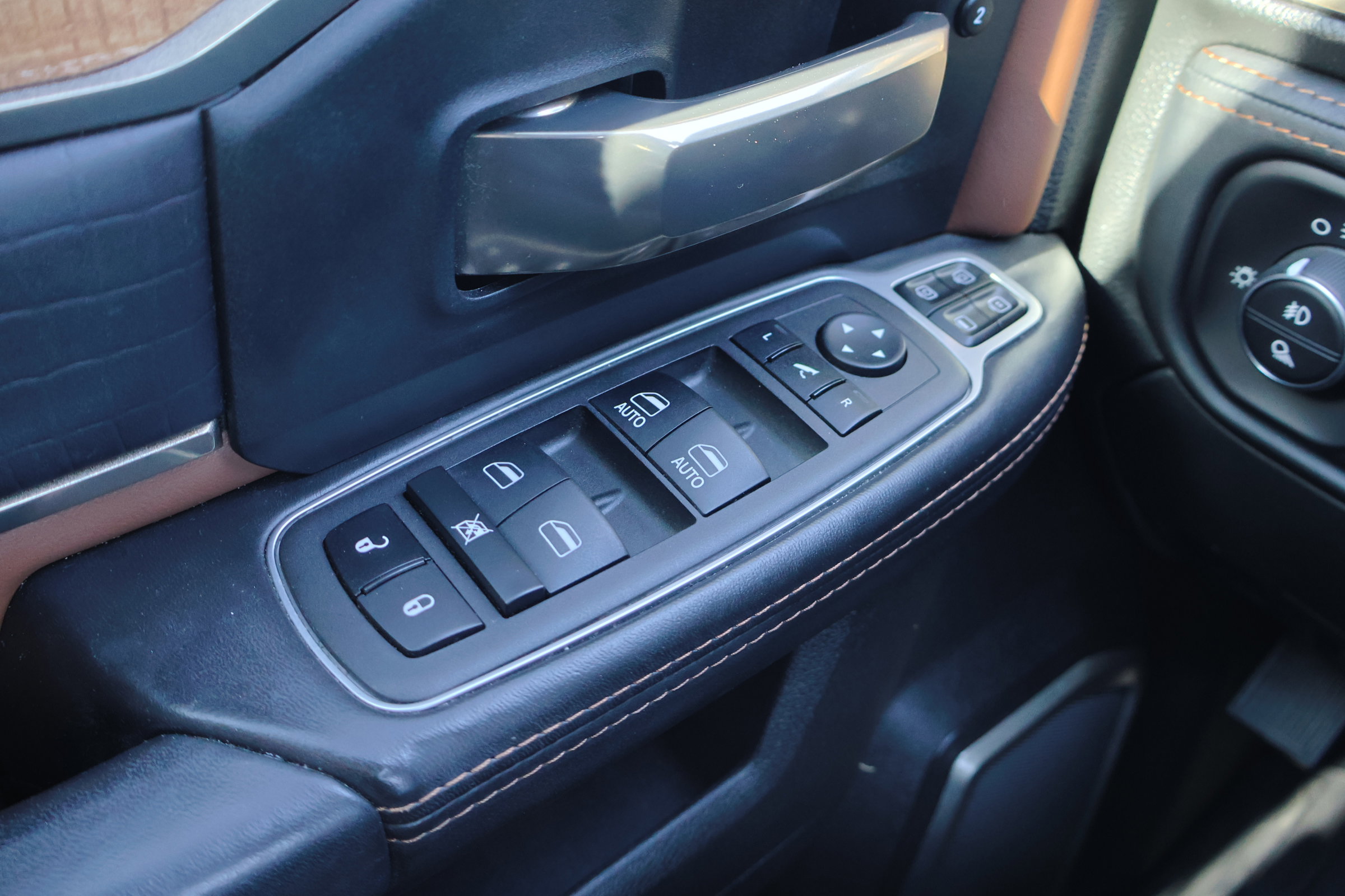 Used 2024 RAM 2500 Limited w/ Towing Technology Group image 14