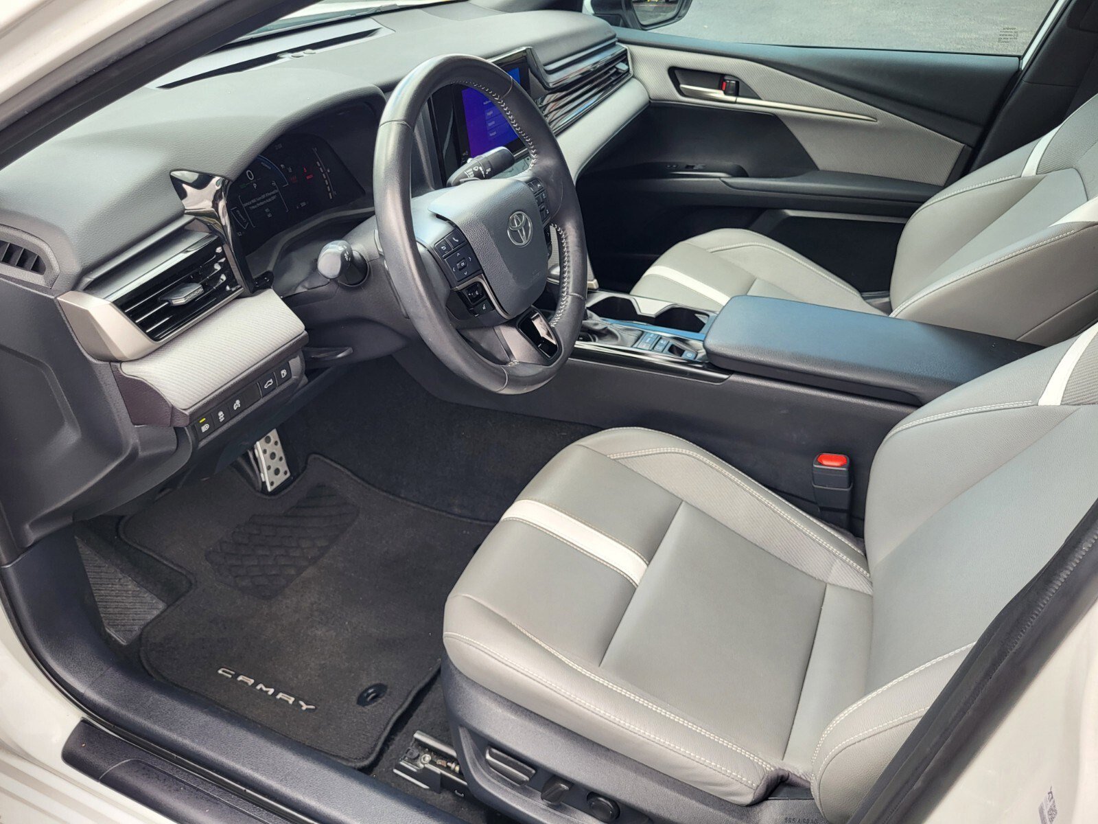 Used 2025 Toyota Camry SE FWD image 20