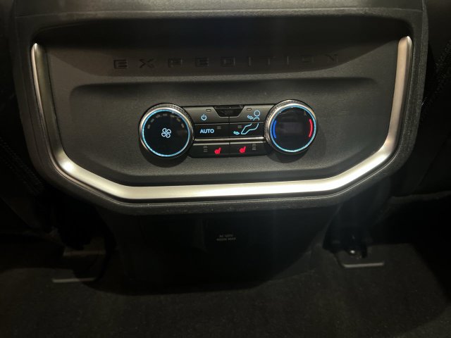Certified 2025 Ford Expedition Platinum w/ Driver's Package AWD/4WD image 21