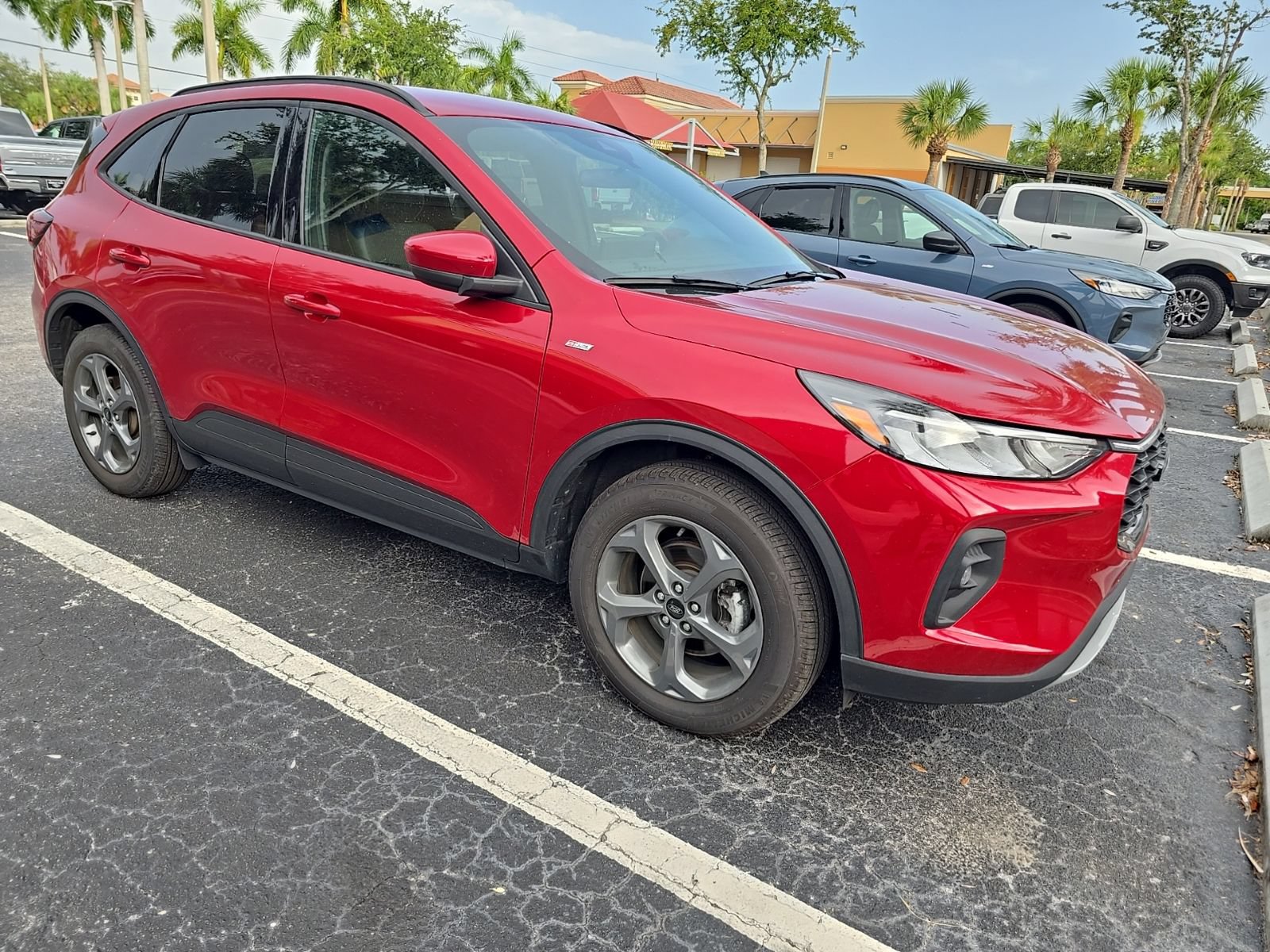 Certified 2025 Ford Escape ST-Line Select w/ Tech Pack #1 AWD/4WD image 1