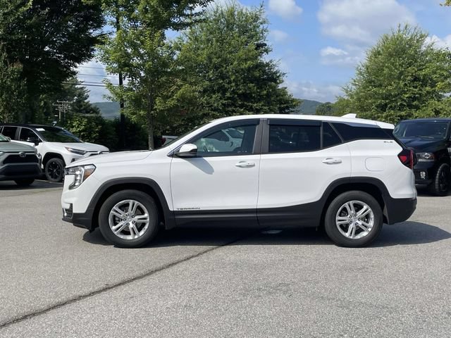 Used 2024 GMC Terrain SLE FWD image 2