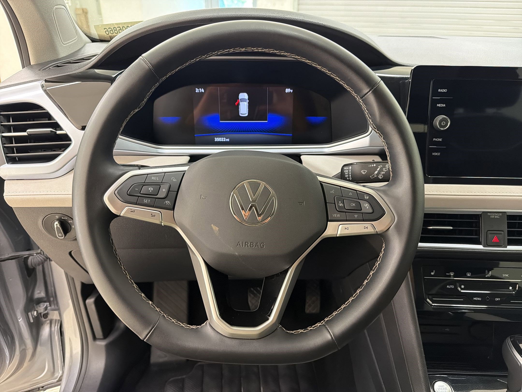 Used 2025 Volkswagen Taos SE FWD image 17