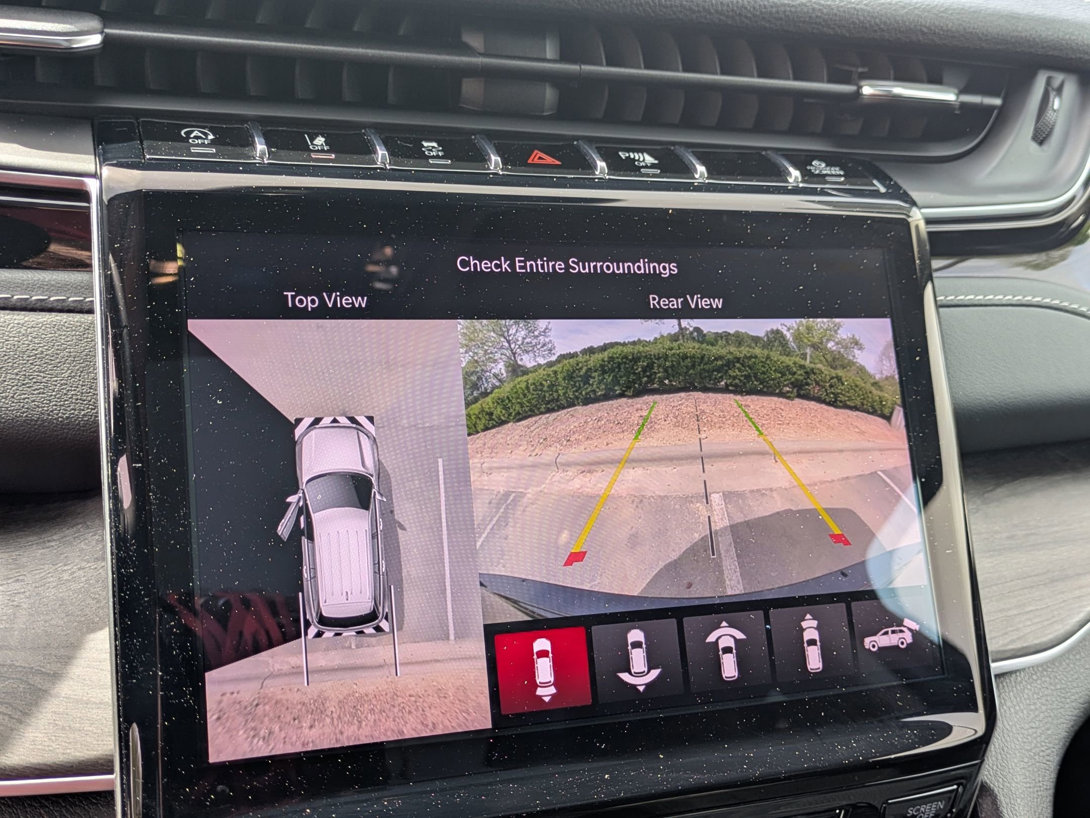 Used 2023 Jeep Grand Cherokee Limited w/ Luxury Tech Group II AWD/4WD image 23