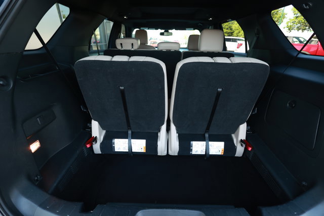 Certified 2018 Ford Explorer XLT w/ Equipment Group 202A AWD/4WD image 8