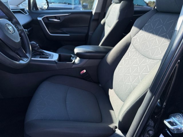 Used 2025 Toyota RAV4 XLE FWD image 3