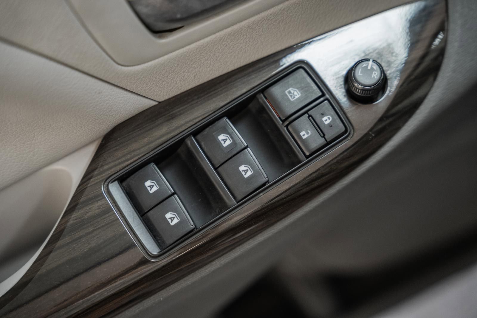 Used 2020 Toyota Sienna XLE w/ XLE Navigation Package image 46