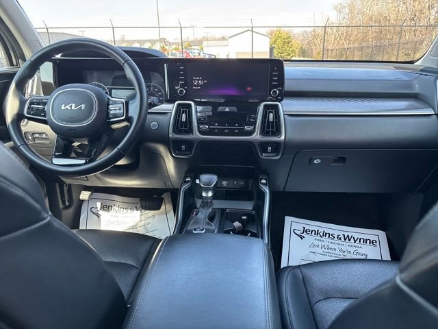 Used 2023 Kia Sorento S image 10