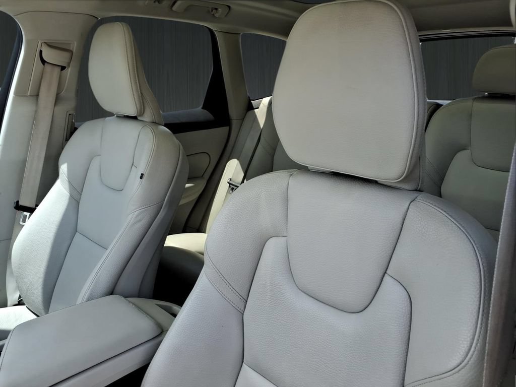 Used 2023 Volvo XC60 B5 Core FWD image 15