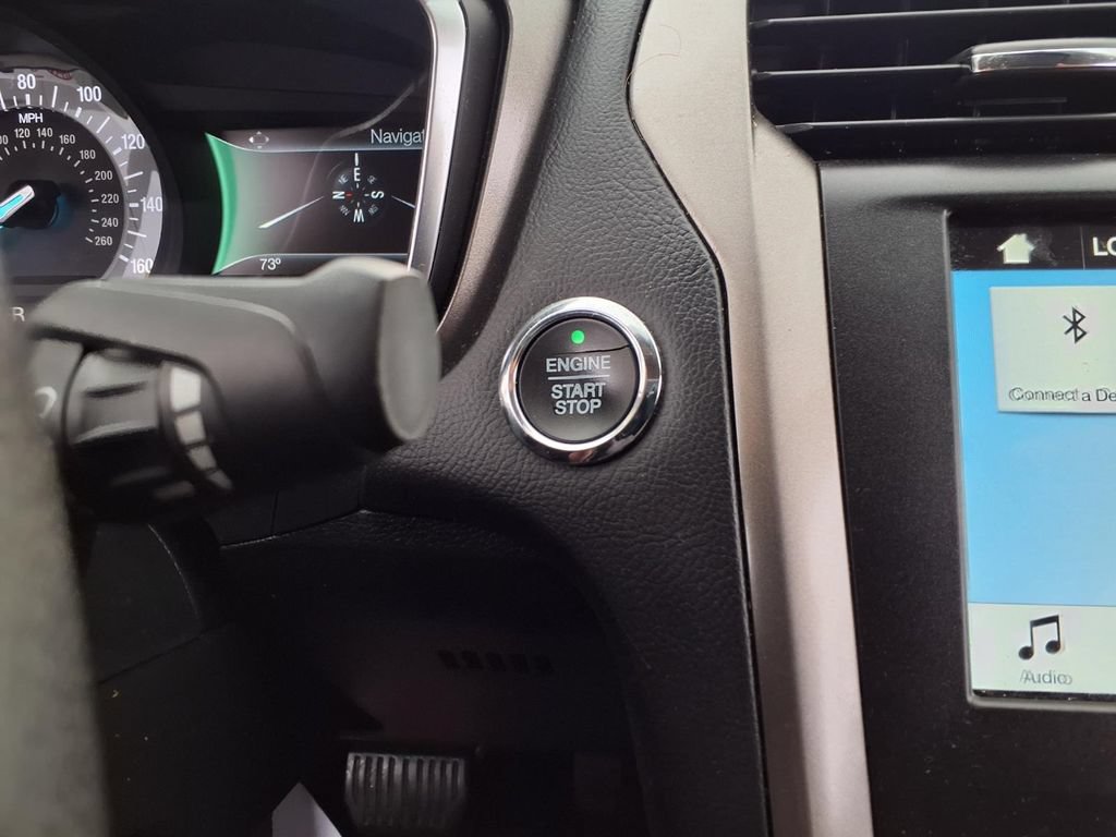 Certified 2018 Ford Fusion SE w/ Fusion SE Technology Package FWD image 12