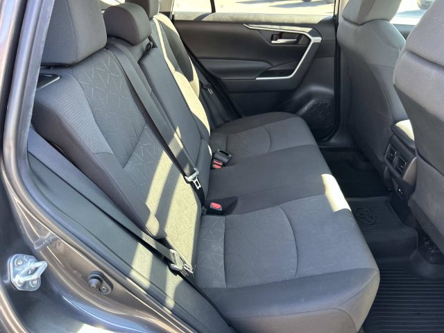 Used 2021 Toyota RAV4 XLE w/ Convenience Package FWD image 26