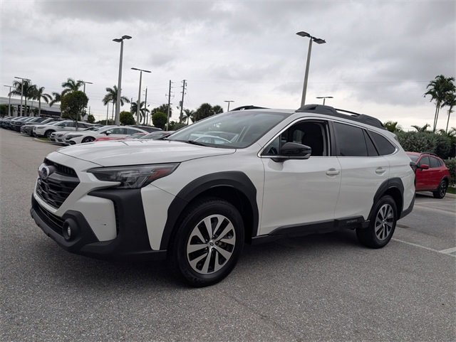 Used 2023 Subaru Outback Premium image 3