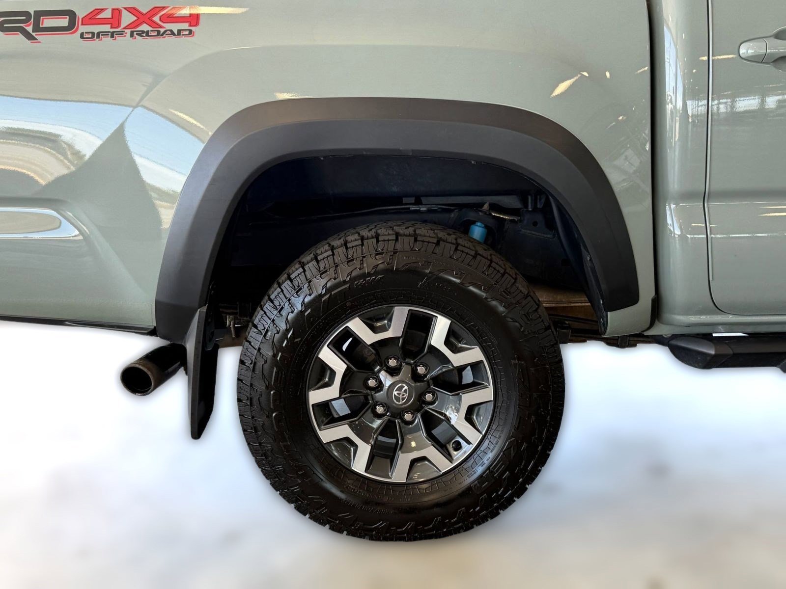 Used 2022 Toyota Tacoma TRD Off-Road w/ TRD Premium Off Road Package AWD/4WD image 12