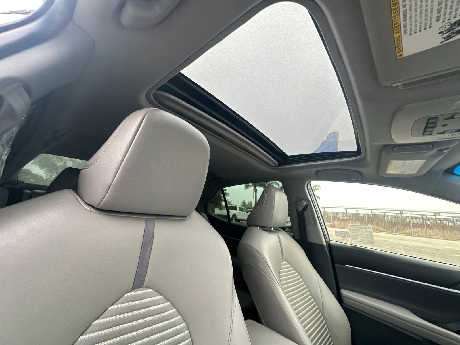 Used 2018 Toyota Camry image 16