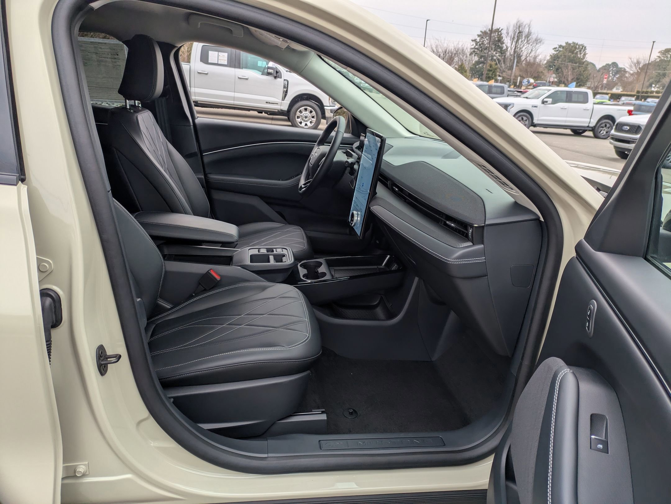 Certified 2025 Ford Mustang Mach-E Select w/ Comfort Package Lite image 39