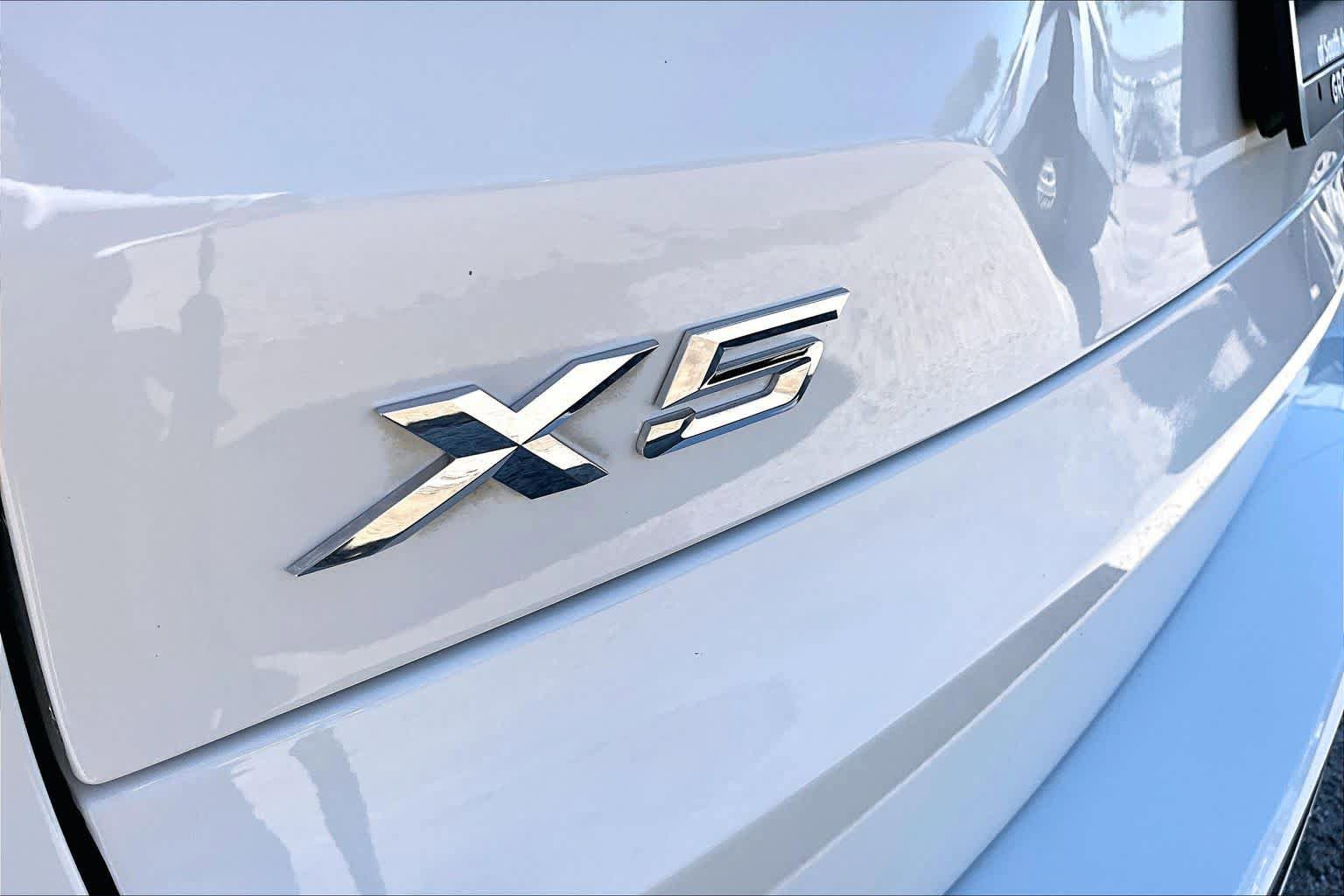 Used 2022 BMW X5 xDrive40i w/ M Sport Package AWD/4WD image 12
