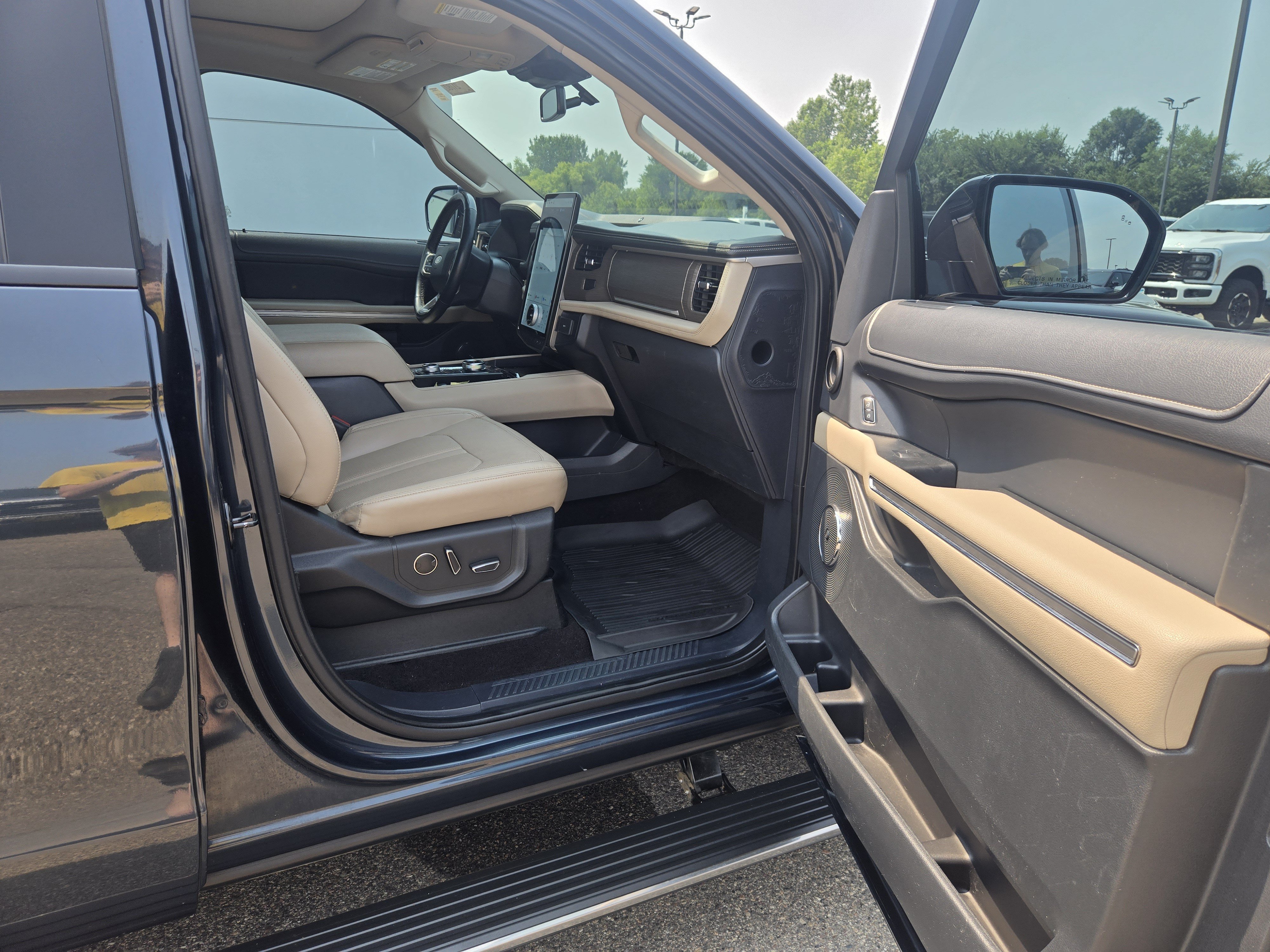 Certified 2022 Ford Expedition Limited AWD/4WD image 16