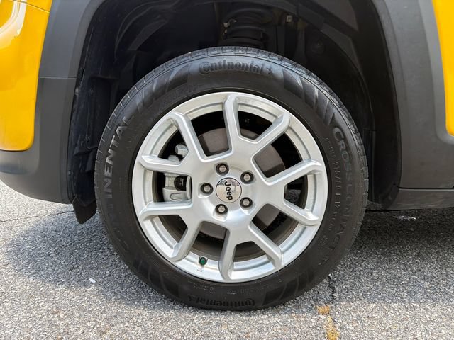 Used 2023 Jeep Renegade Latitude w/ Sun & Fun Group AWD/4WD image 11