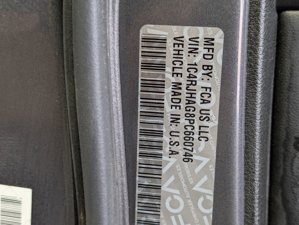 Used 2023 Jeep Grand Cherokee Altitude AWD/4WD image 29