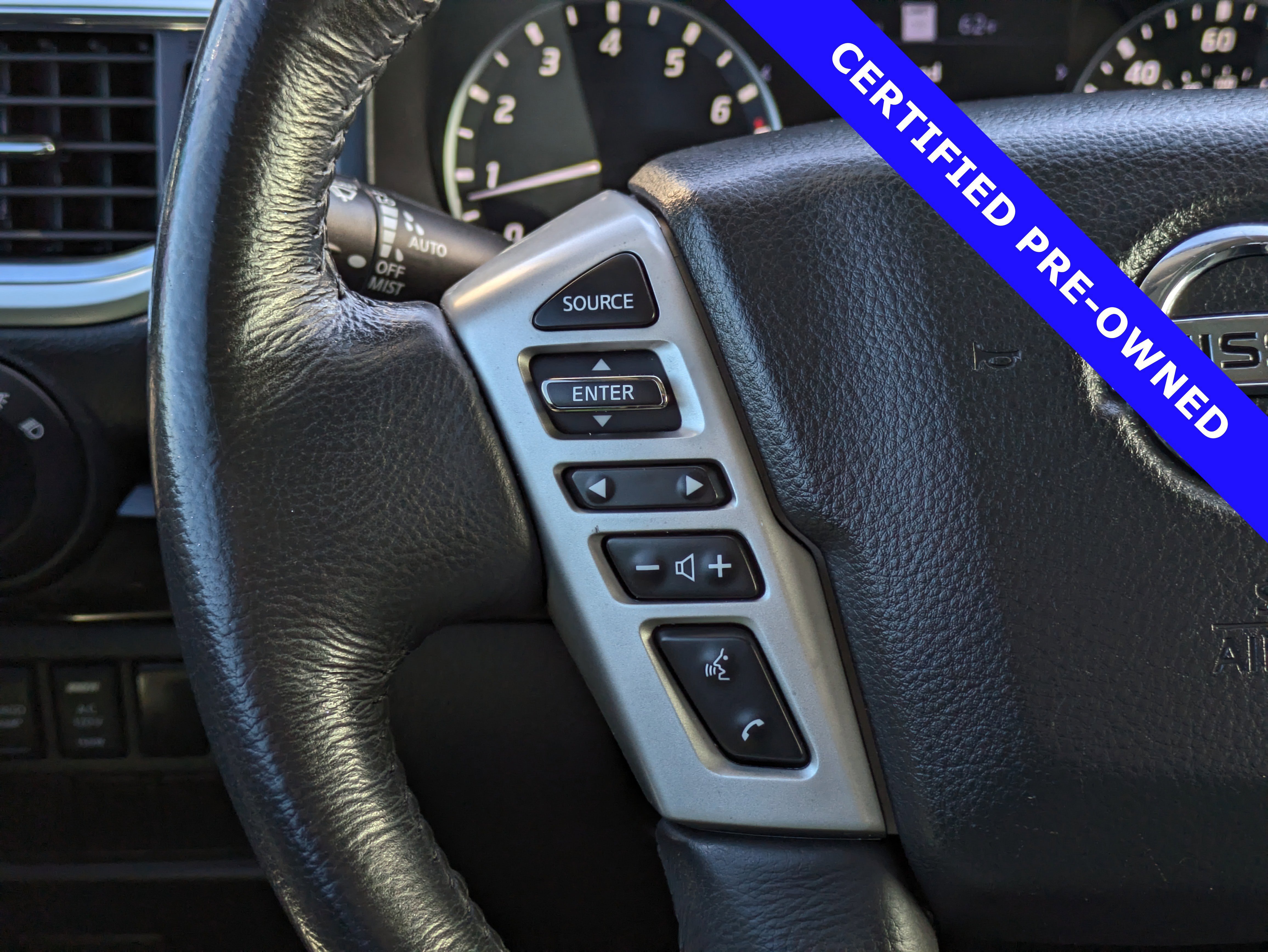 Used 2021 Nissan Titan SV w/ SV Convenience Package image 24