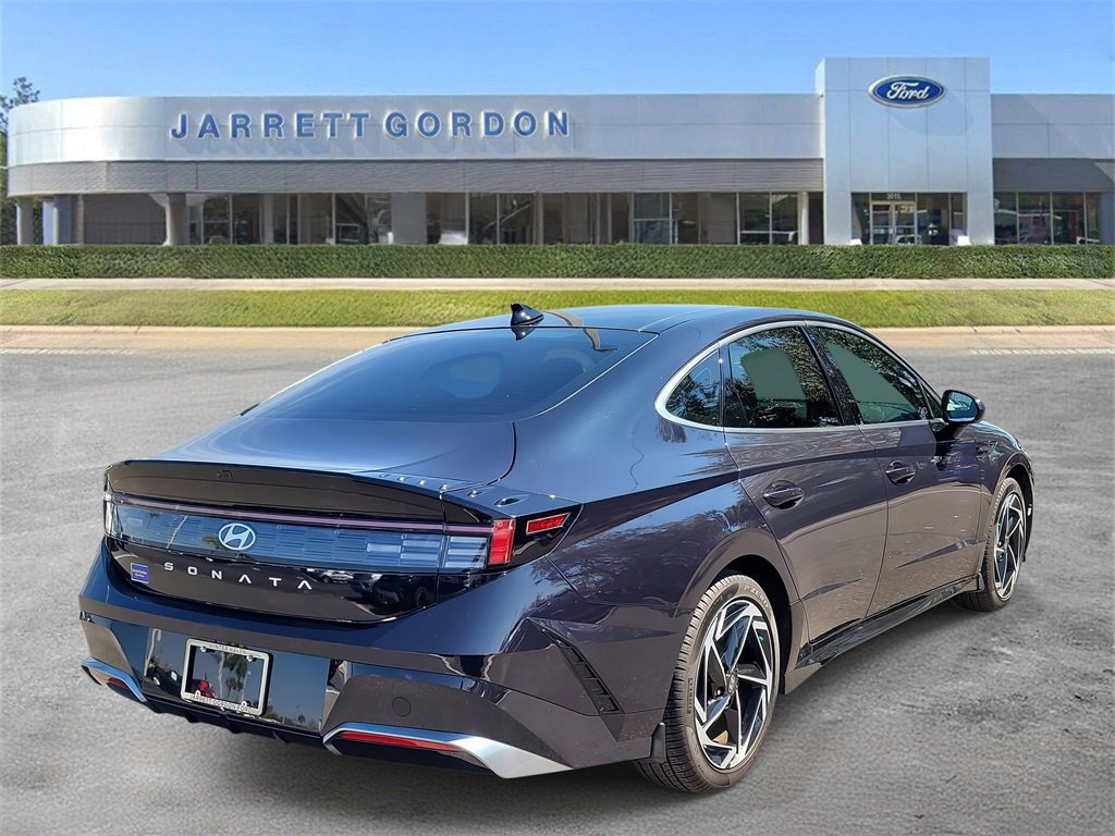 Used 2024 Hyundai Sonata SEL w/ Convenience Package image 3