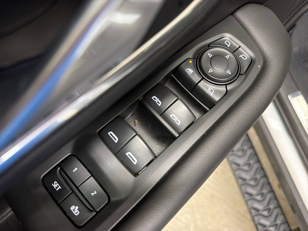 Used 2022 Chevrolet Tahoe Z71 w/ Luxury Package AWD/4WD image 18