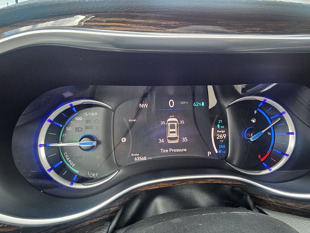 Used 2023 Chrysler Pacifica Limited FWD image 7