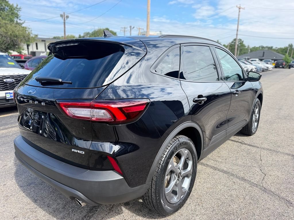 Certified 2025 Ford Escape ST-Line Select AWD/4WD image 8