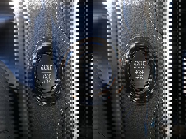 Certified 2025 Ford Expedition Platinum image 25