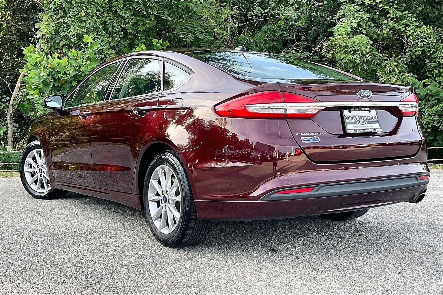 Certified 2017 Ford Fusion SE w/ Fusion SE Technology Package FWD image 12