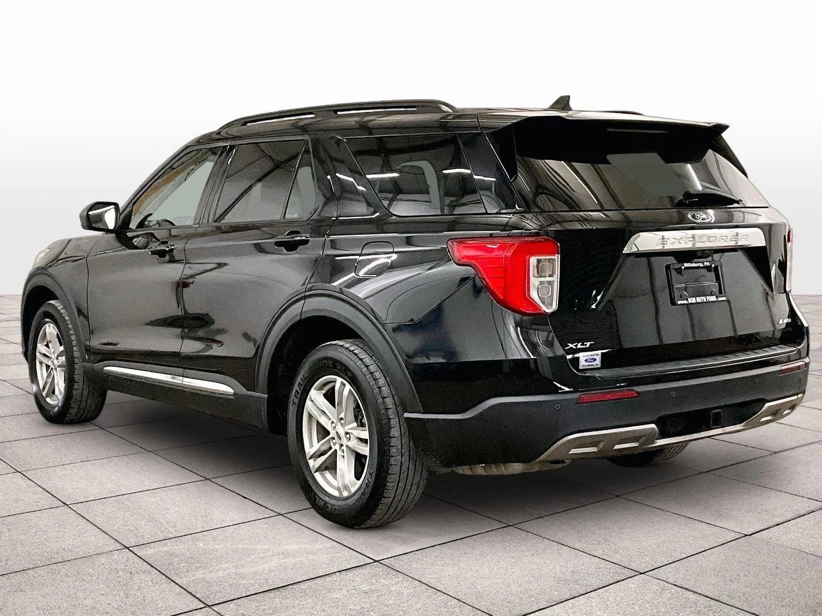 Certified 2022 Ford Explorer XLT w/ Equipment Group 202A AWD/4WD image 10