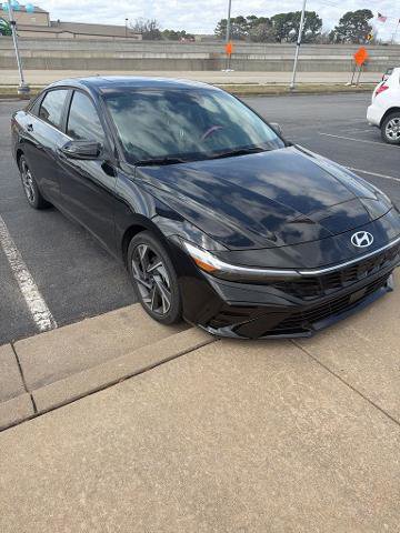 Used 2025 Hyundai Elantra Limited w/ Cargo Package image 5