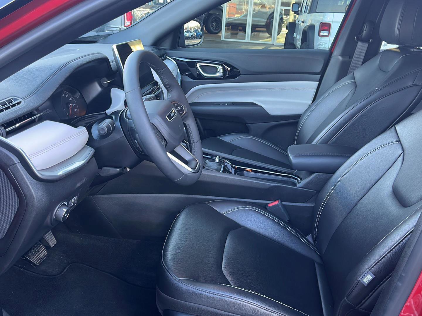 Used 2025 Jeep Compass Limited image 10