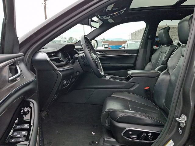 Used 2022 Jeep Grand Cherokee Overland w/ Luxury Tech Group IV AWD/4WD image 15