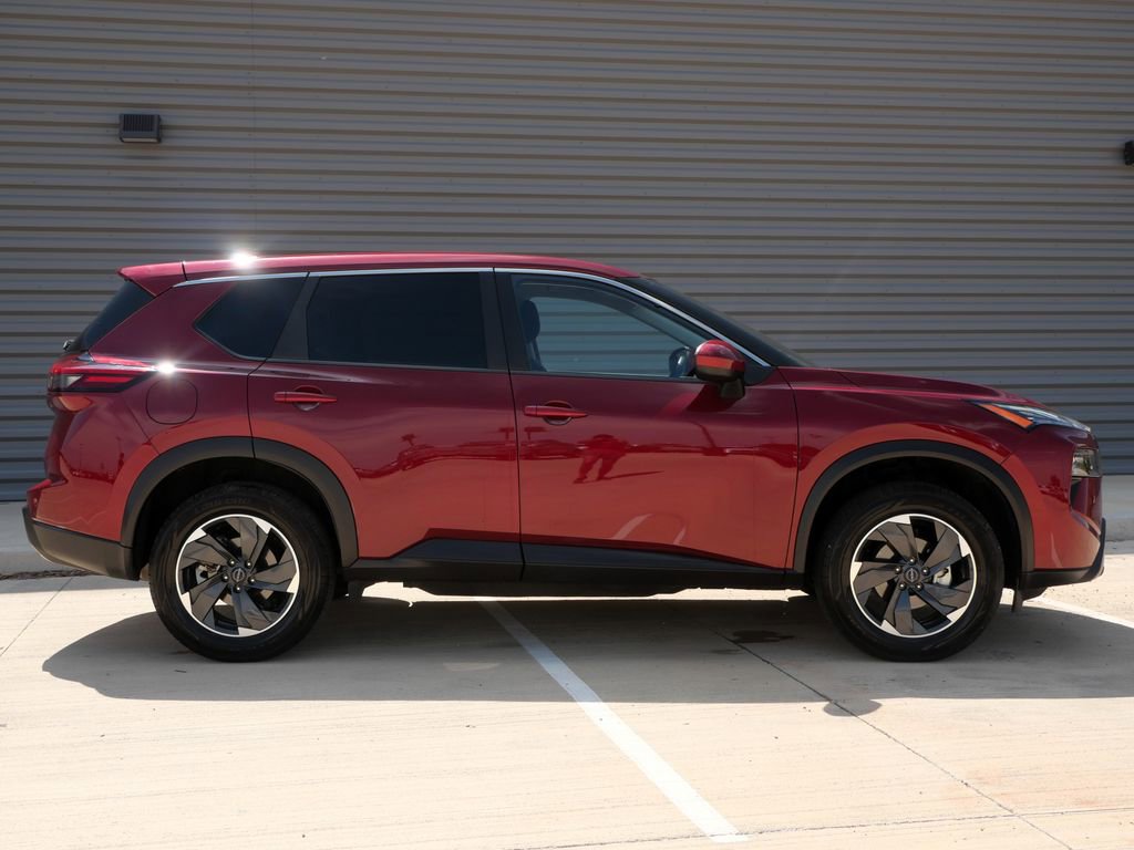 Used 2024 Nissan Rogue SV AWD/4WD image 2